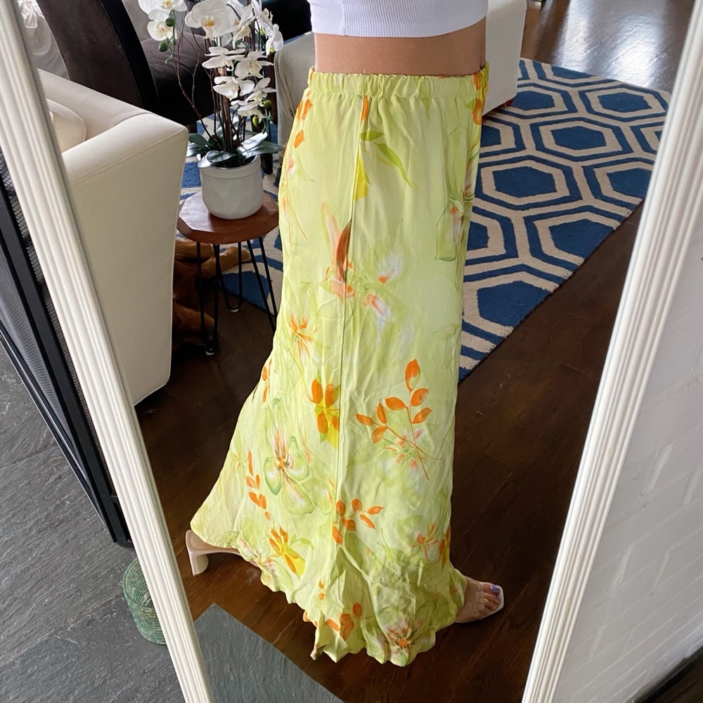 ELEGANT Lime Floral High Waist Maxi Skirt! 🍃 - Picture 3 of 16